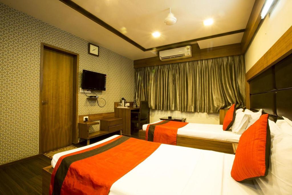 Hotel Kanak Comfort Amhedabad Dış mekan fotoğraf